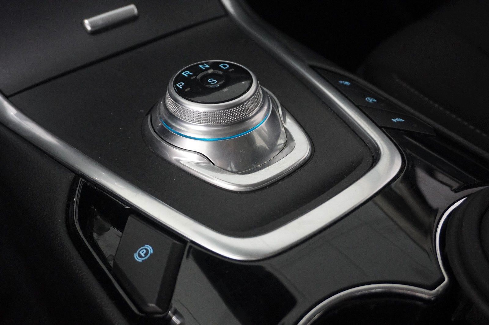 Fahrzeugabbildung Ford S-Max 2.0D TITANIUM NAVI/SHZ/KAMERA/SPORT/AHK