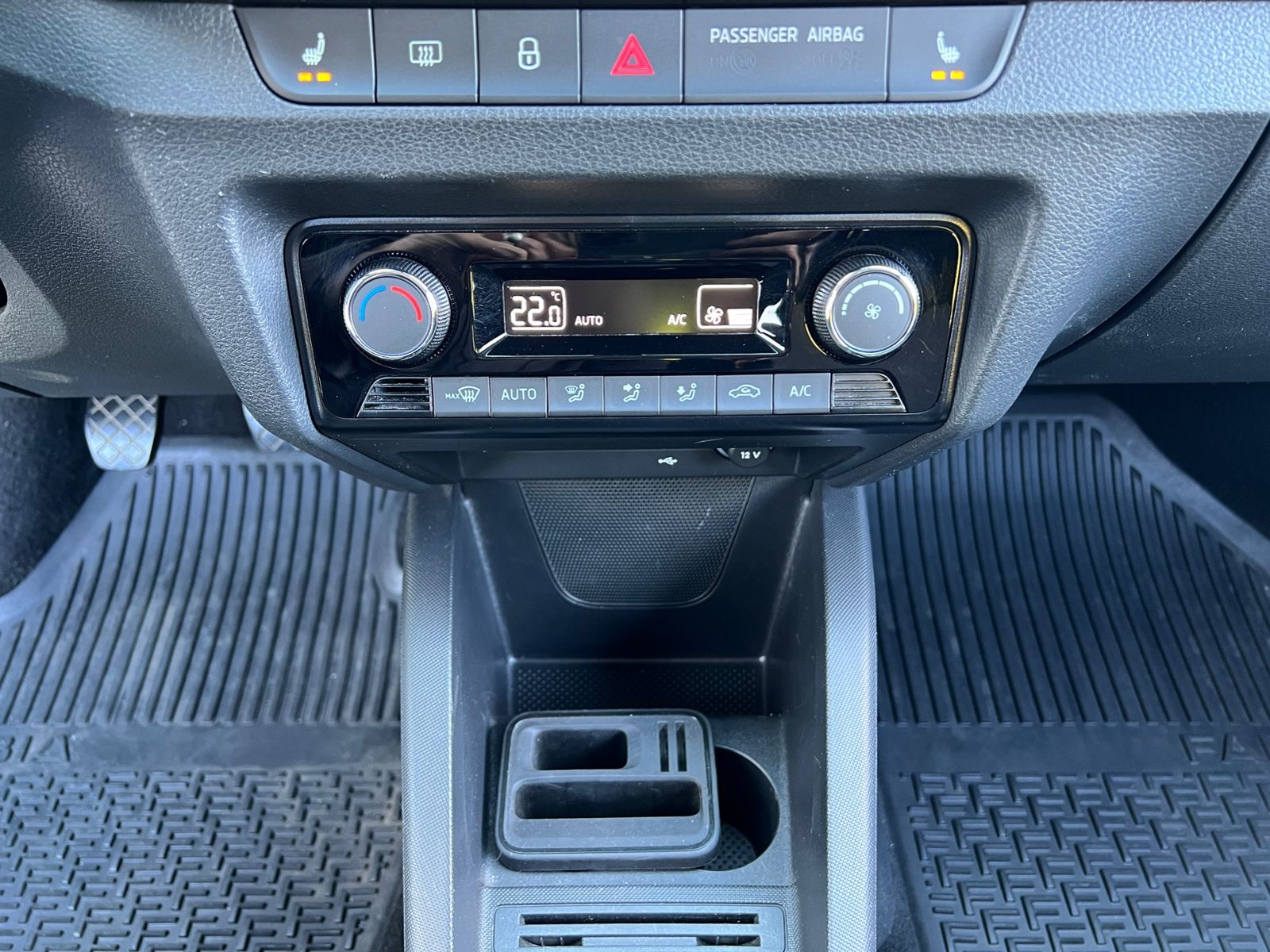 Fahrzeugabbildung SKODA Fabia Combi Soleil 1.0 TSI *AHK, Bi-LED, 16'-LM*
