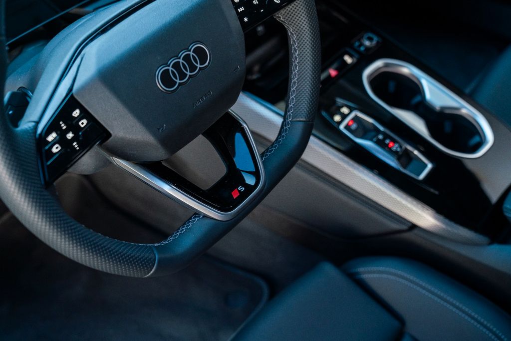 AUDI A6 TDI quattro/ LUFTFAHR./ 21"/ TECH PRO/ S LINE AUDI A6 TDI quattro/ LUFTFAHR./ 21"/ TECH PRO/ S LINE