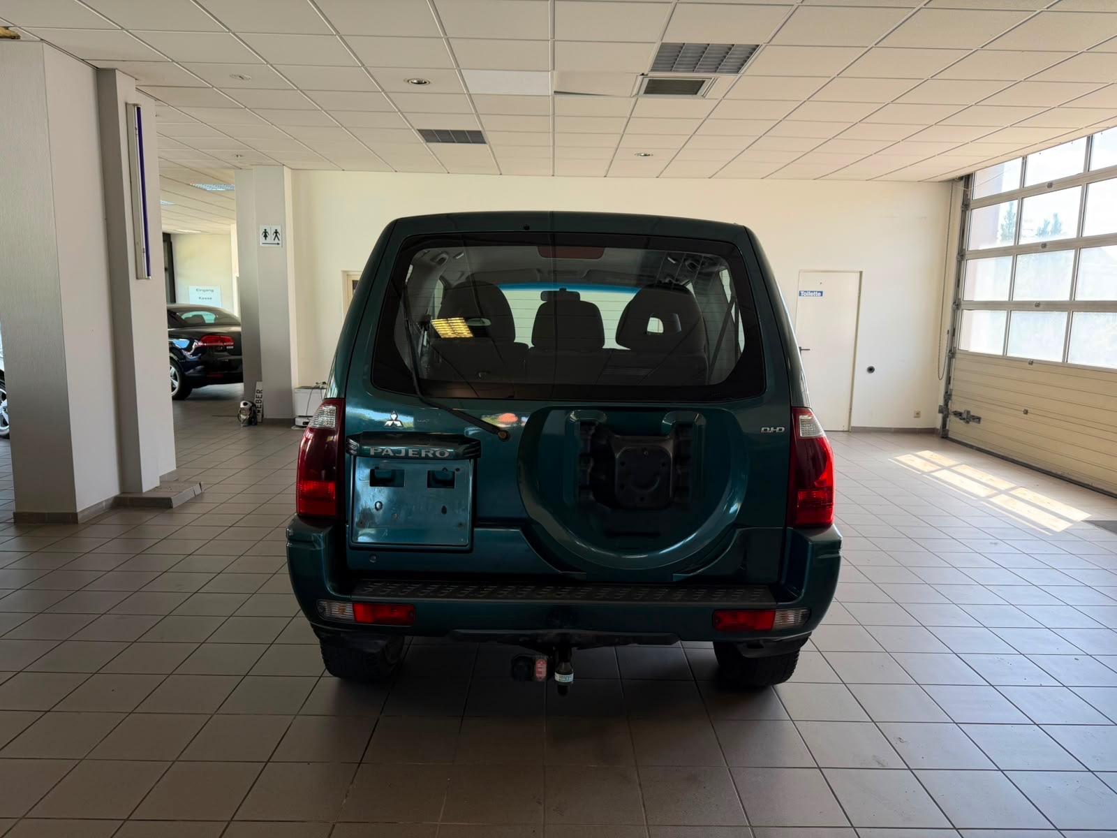 Mitsubishi Pajero 3.2 DI-D Dakar 3 portes | 160 ch | BVA | 1re main | Sièges chauffants | Régulateur | Attelage