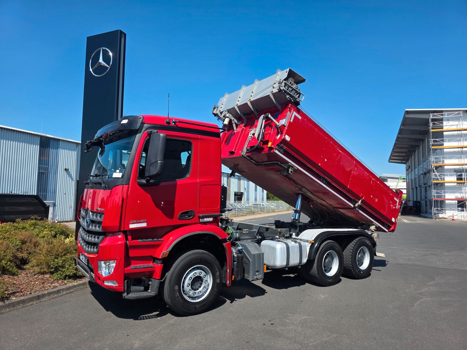 Fahrzeugabbildung Mercedes-Benz Arocs 2648 K 6x4 Thermo-Kipper + Bordmatik