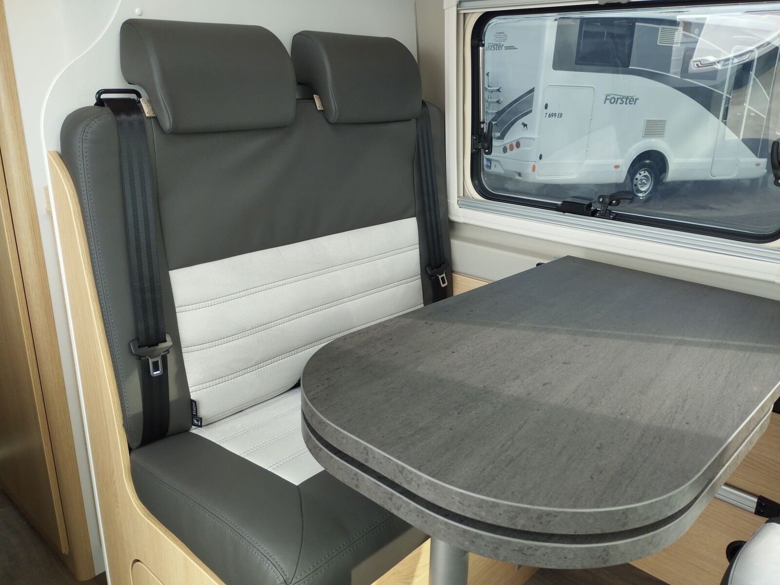 Fahrzeugabbildung Sunlight Adventure Cliff 640 Automatik, Dörr Edition, LT