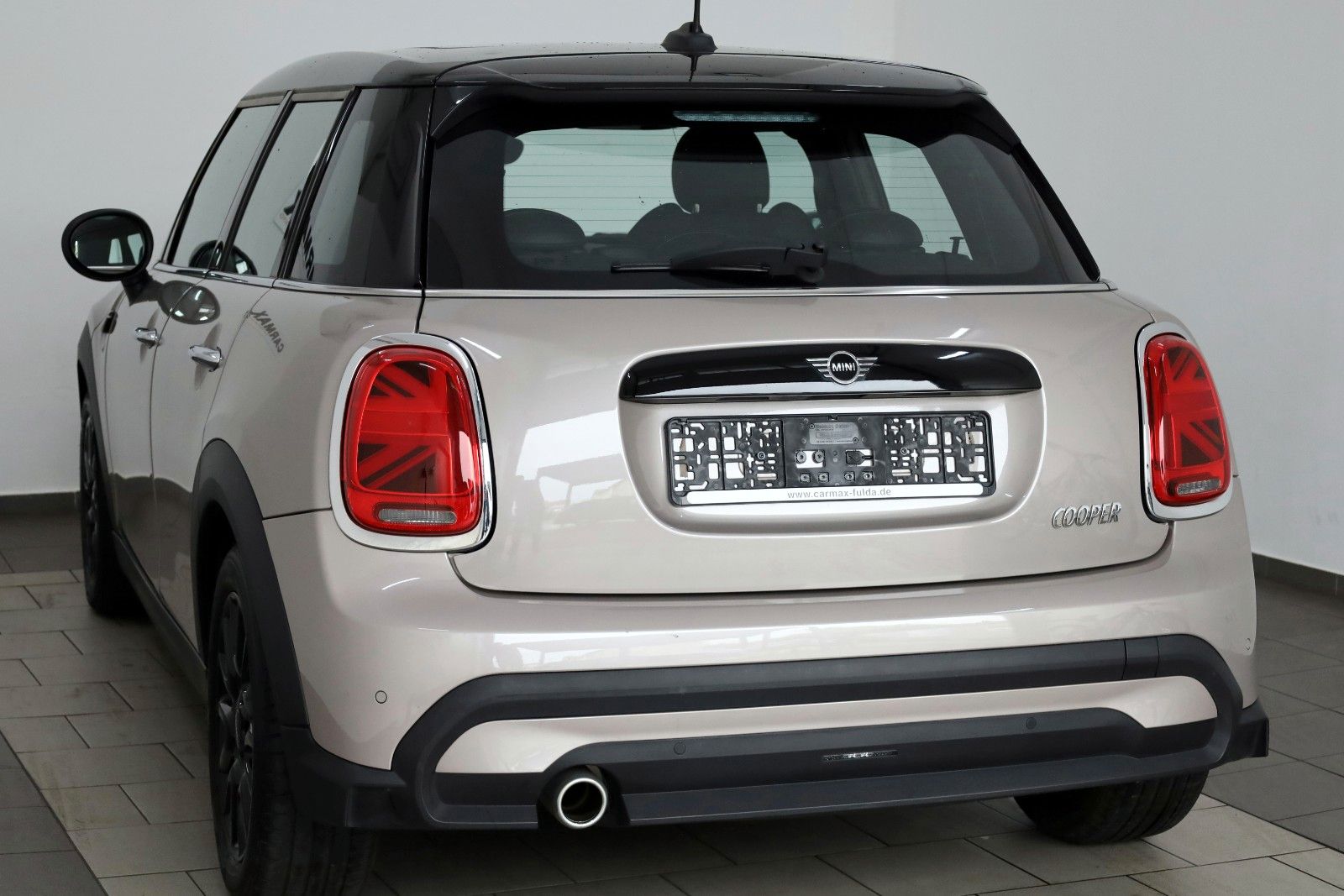 Fahrzeugabbildung MINI COOPER Mini 5-trg,Leder,Navi,Panorama,LED
