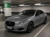 Jaguar XJ 3.0 V6 KEYLESS|BI-XEN|TOTWINKEL|8-FACH - Jaguar XJ mit Diesel-Antrieb: 3.0