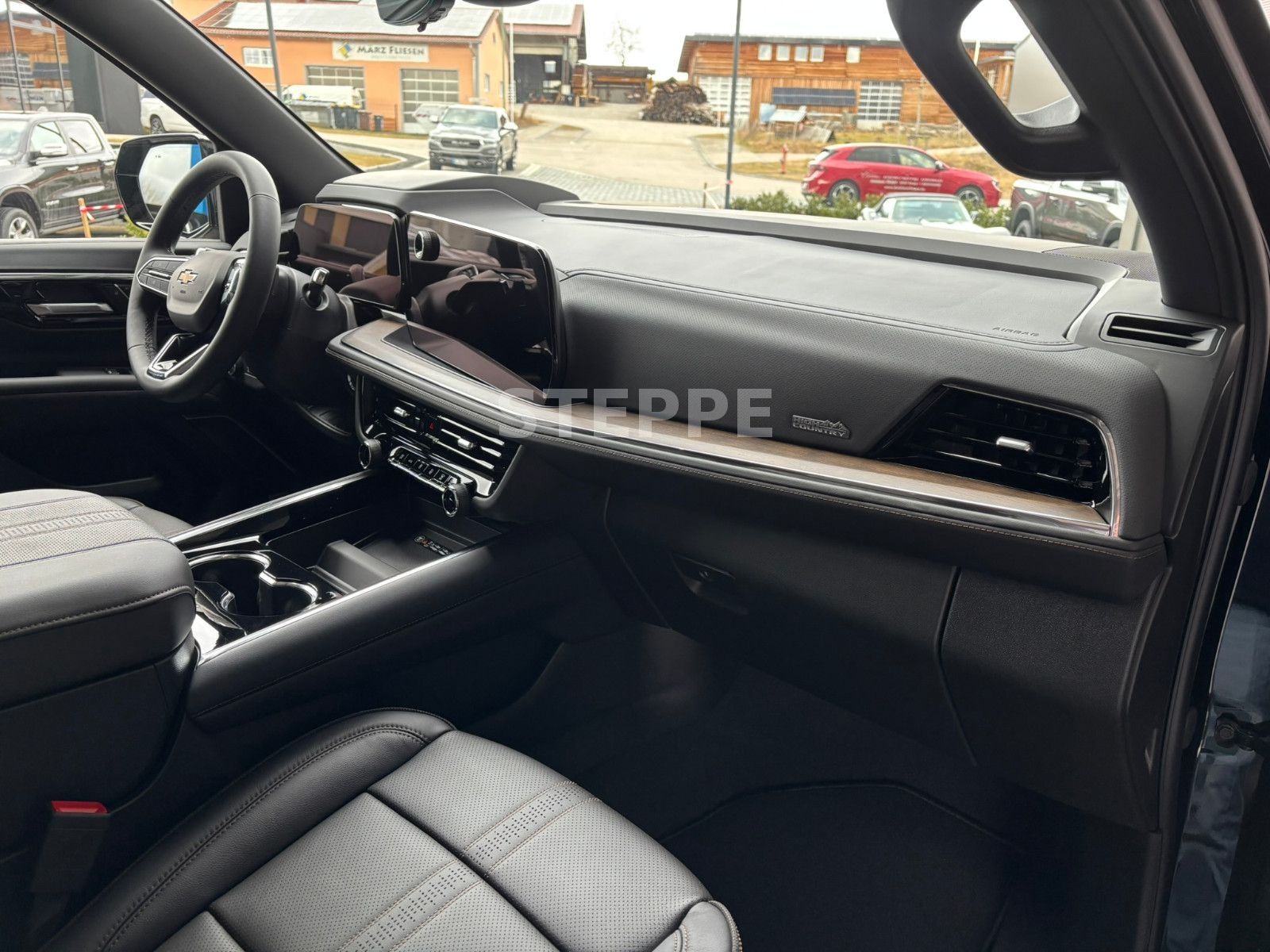 Chevrolet MY26 Suburban 6,2 High Country AHK  24" Luftfed.