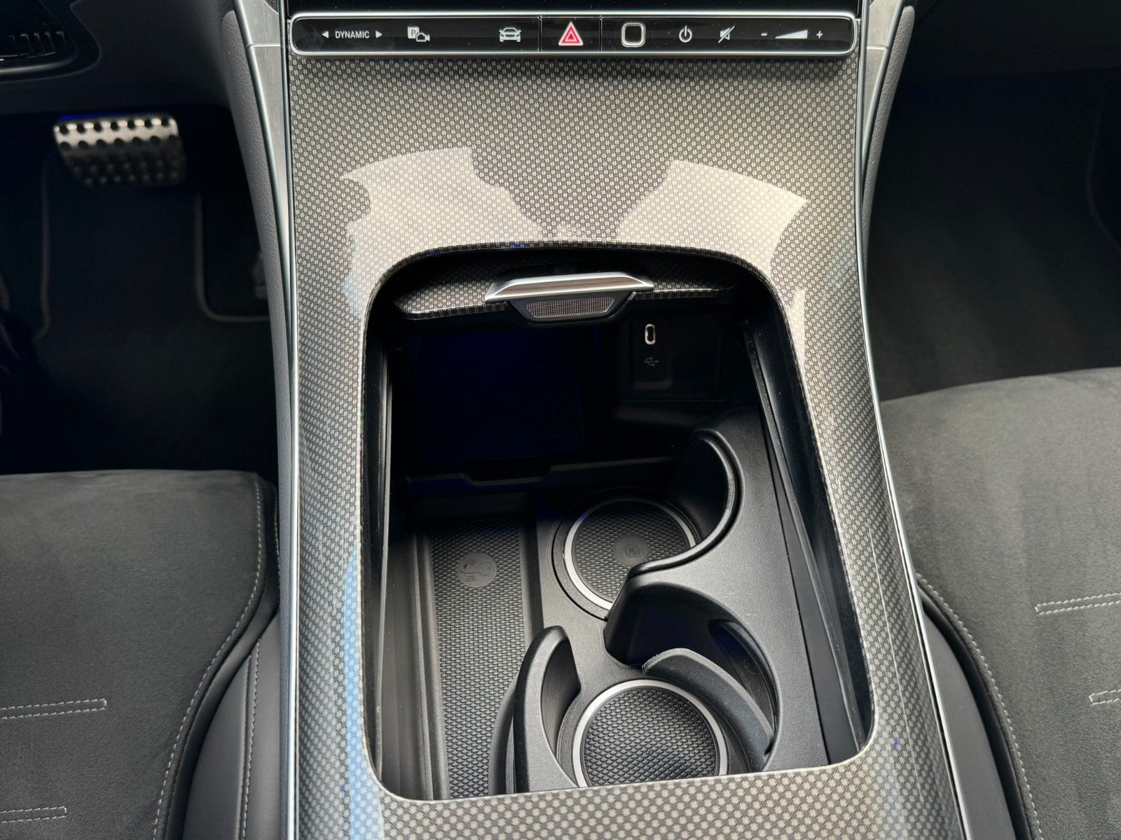 Fahrzeugabbildung Mercedes-Benz GLC 200 4M AMG Distr+360°+Pano+Ambiente+Keyless