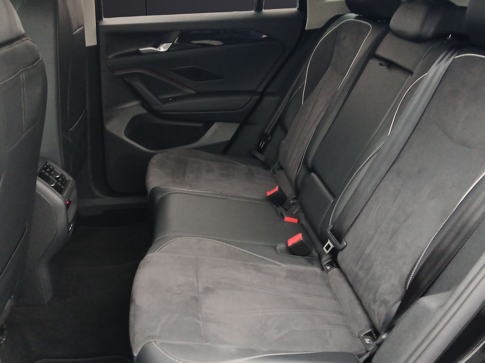 Fahrzeugabbildung Volkswagen Tiguan eTSI Elegance DSG Matrix AHK Navi AID ACC