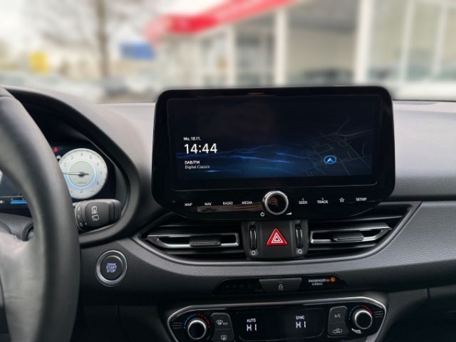 Fahrzeugabbildung Hyundai i30cw FL Advanced Deluxe 1.0 Navi Leder digitale