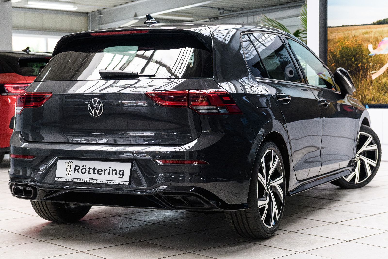 Fahrzeugabbildung Volkswagen Golf VIII R-Line 1.5 eTSI LED+APP+SHZ+18"