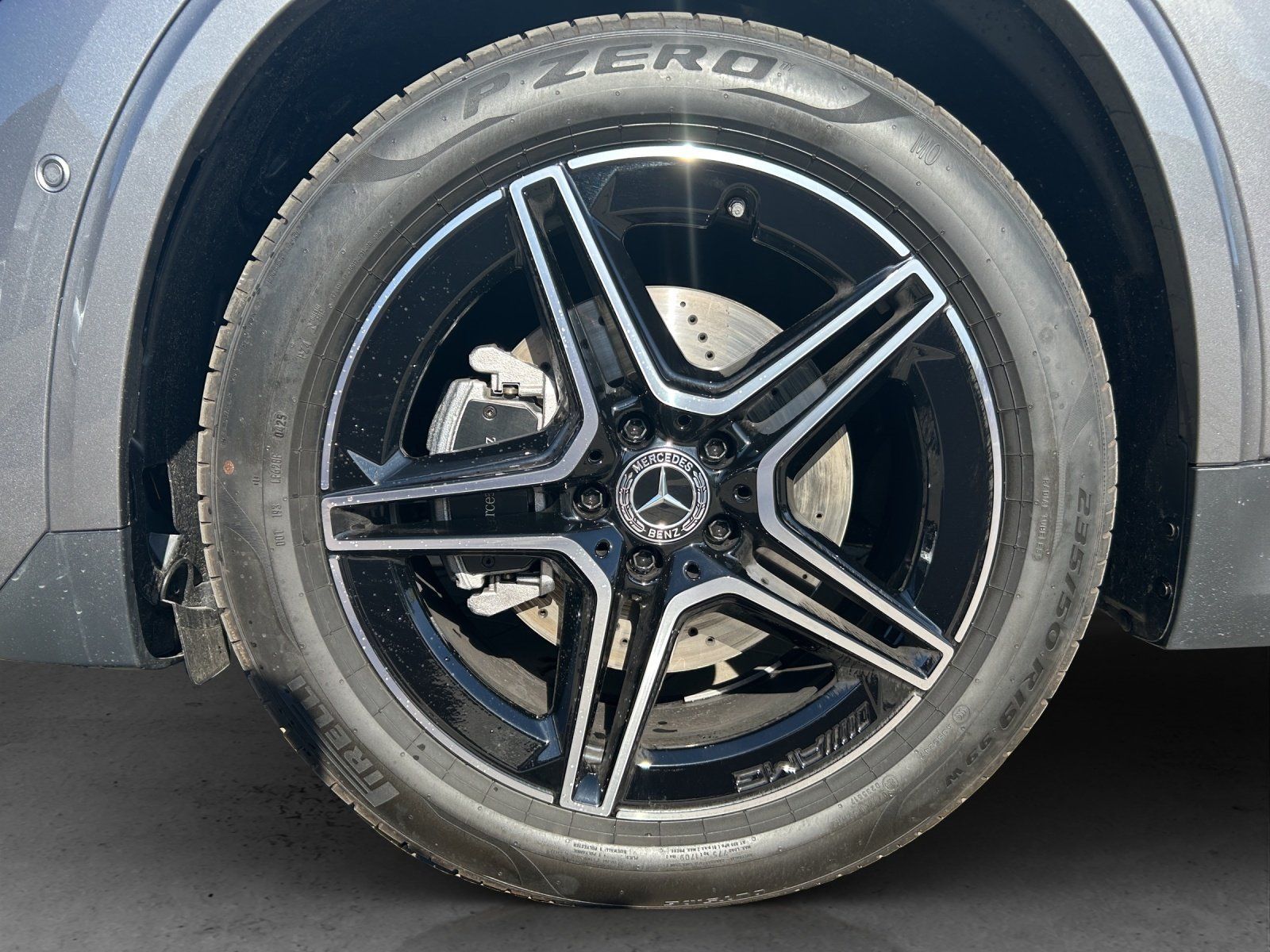 Fahrzeugabbildung Mercedes-Benz GLA 200 d AMG Pano AHK KeyGo DISTRONIC Multibeam