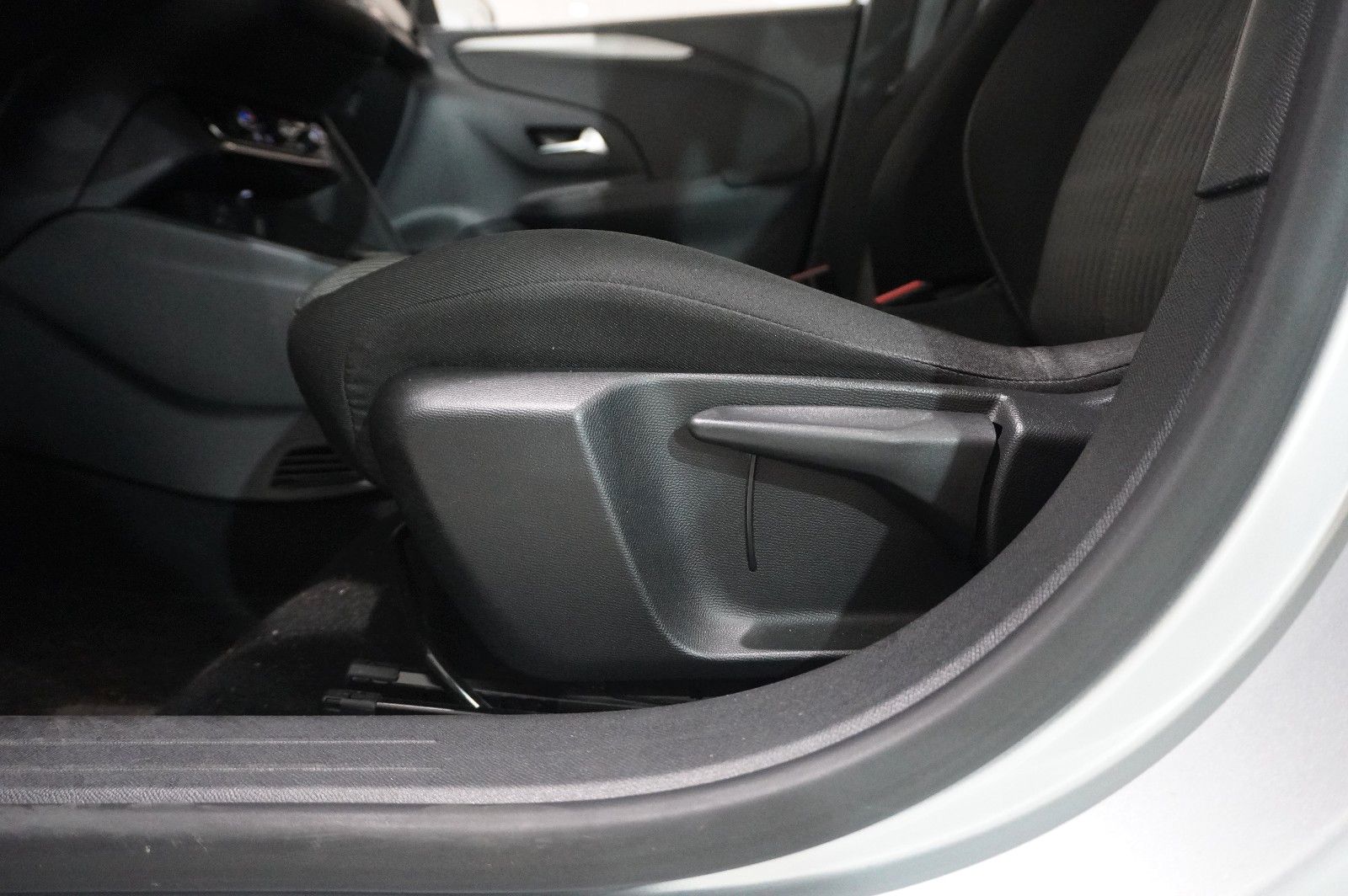 Fahrzeugabbildung Opel Corsa-e F EDITION 7KW NAVI/VIRT/TEMP/DAB/WÄRMEP.