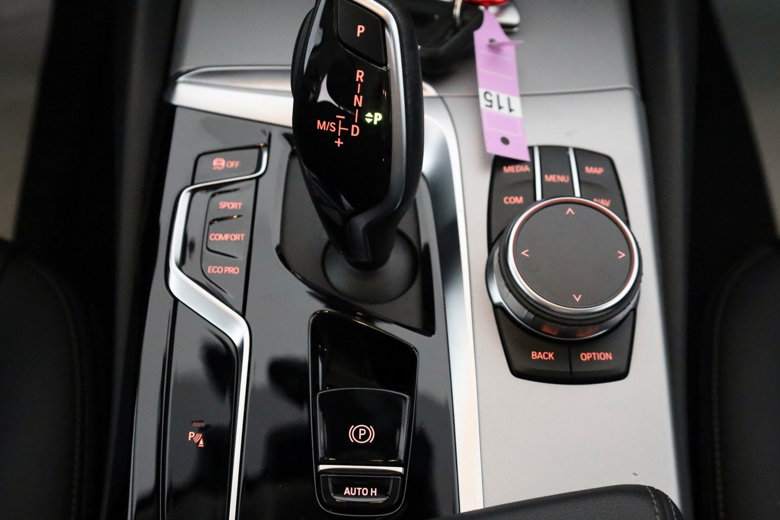Fahrzeugabbildung BMW 520d xDrive Touring Leder,Navi,LED,Standheizung