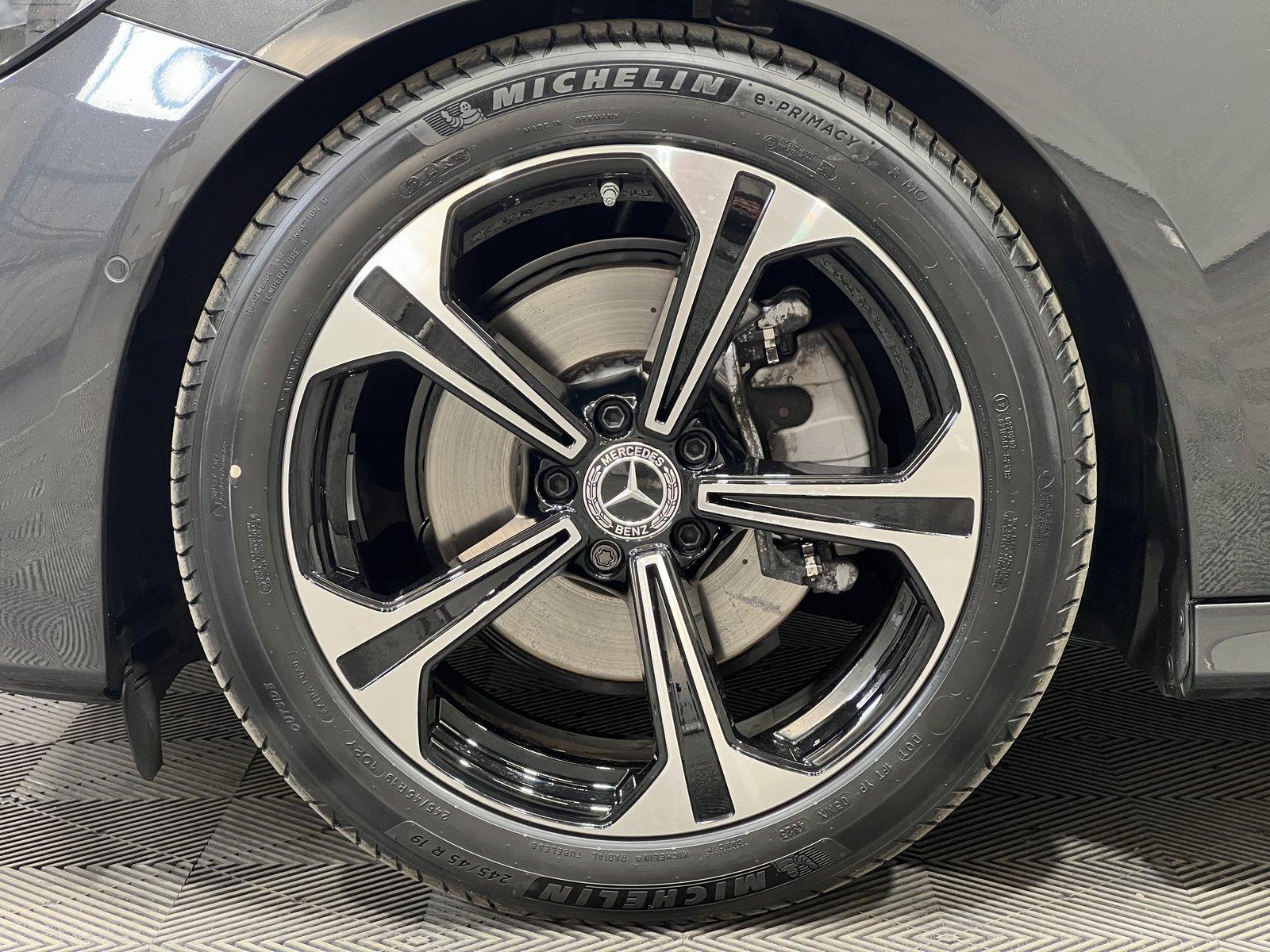 Mercedes-Benz E 220 d T AVANTGARDE Advanced Pano+AHK+ W214 !!!