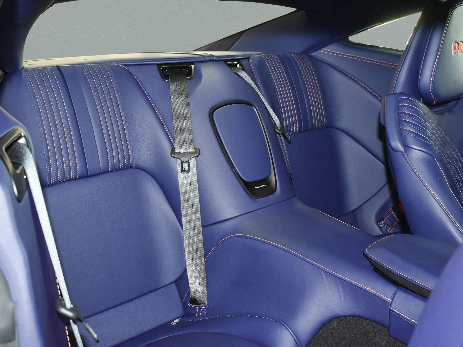 Fahrzeugabbildung Aston Martin DB11 Carbon | B&O | 360° | Sitzheizung + Lüftung