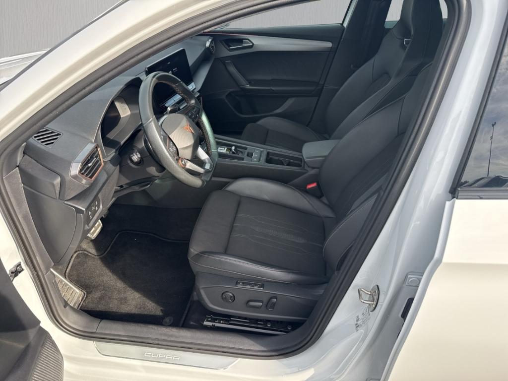 Cupra Leon VZ DCC 4DRIVE ACC LED RKam ParkLenk Nav SHZ