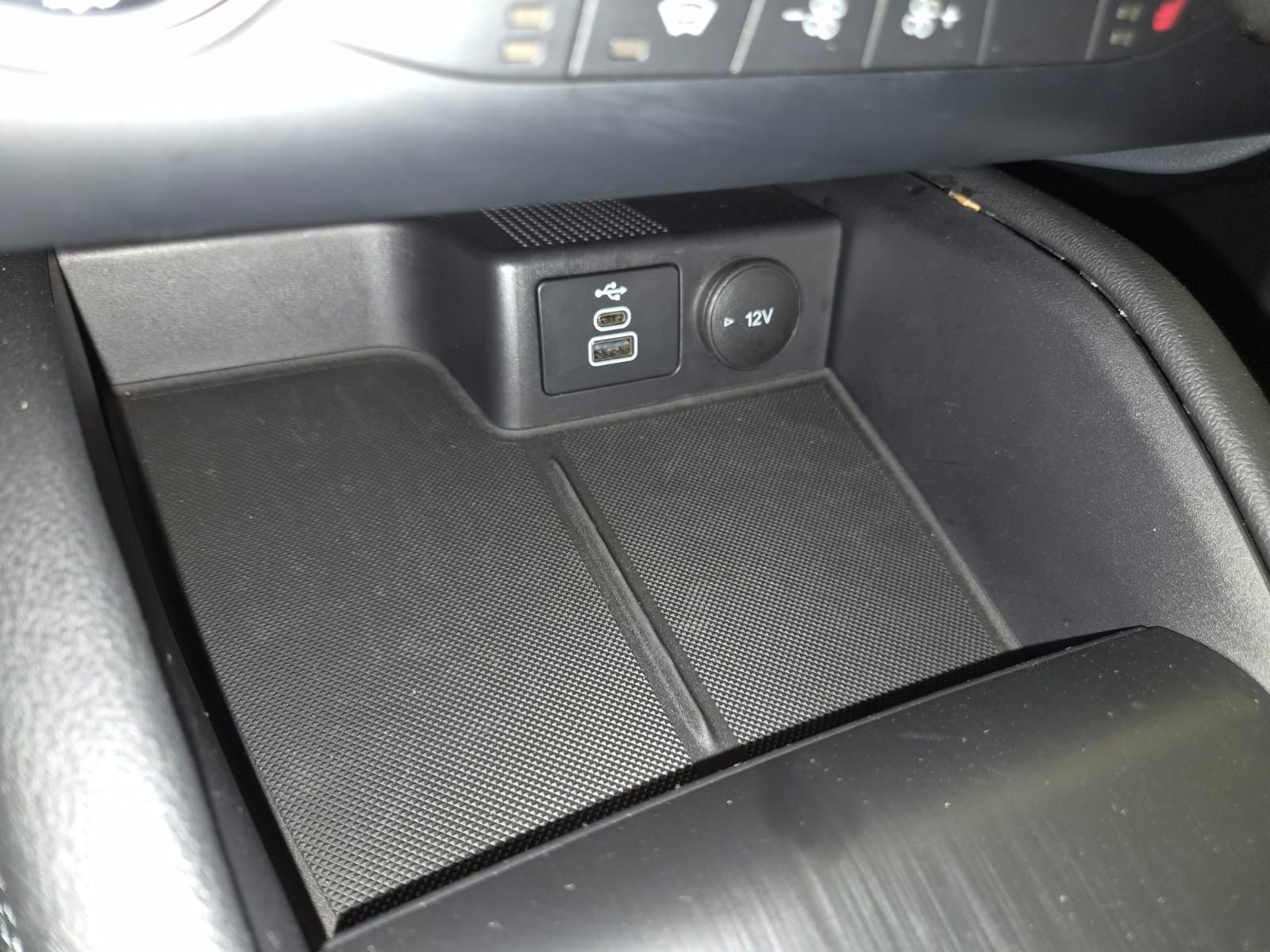 Fahrzeugabbildung Ford Kuga Titanium X / AUTOMATIK / GARANTIE / LED