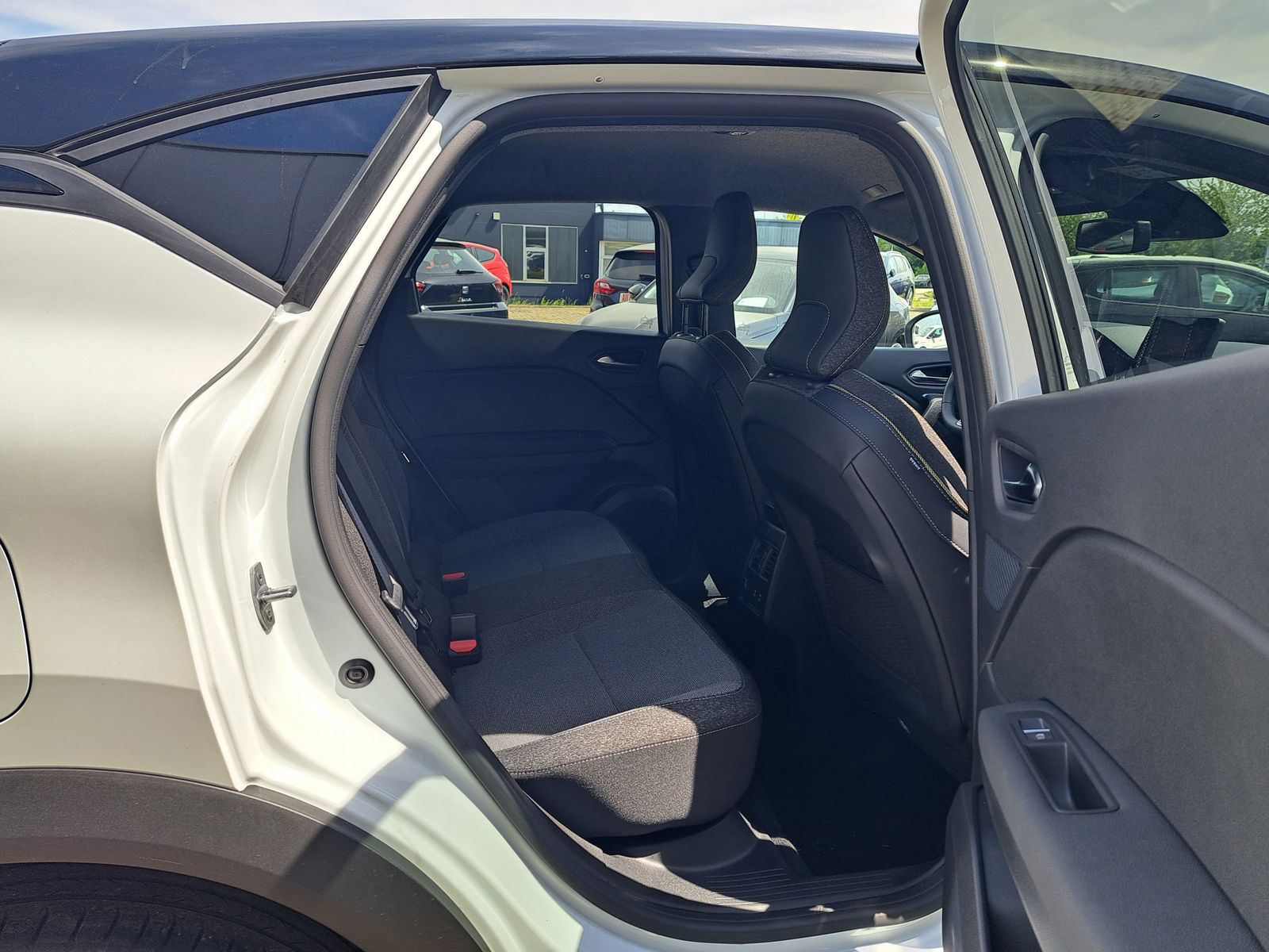 Fahrzeugabbildung Renault Captur TCe90 TECHNO WINTERPAKET ALU 18" BI-COLOR