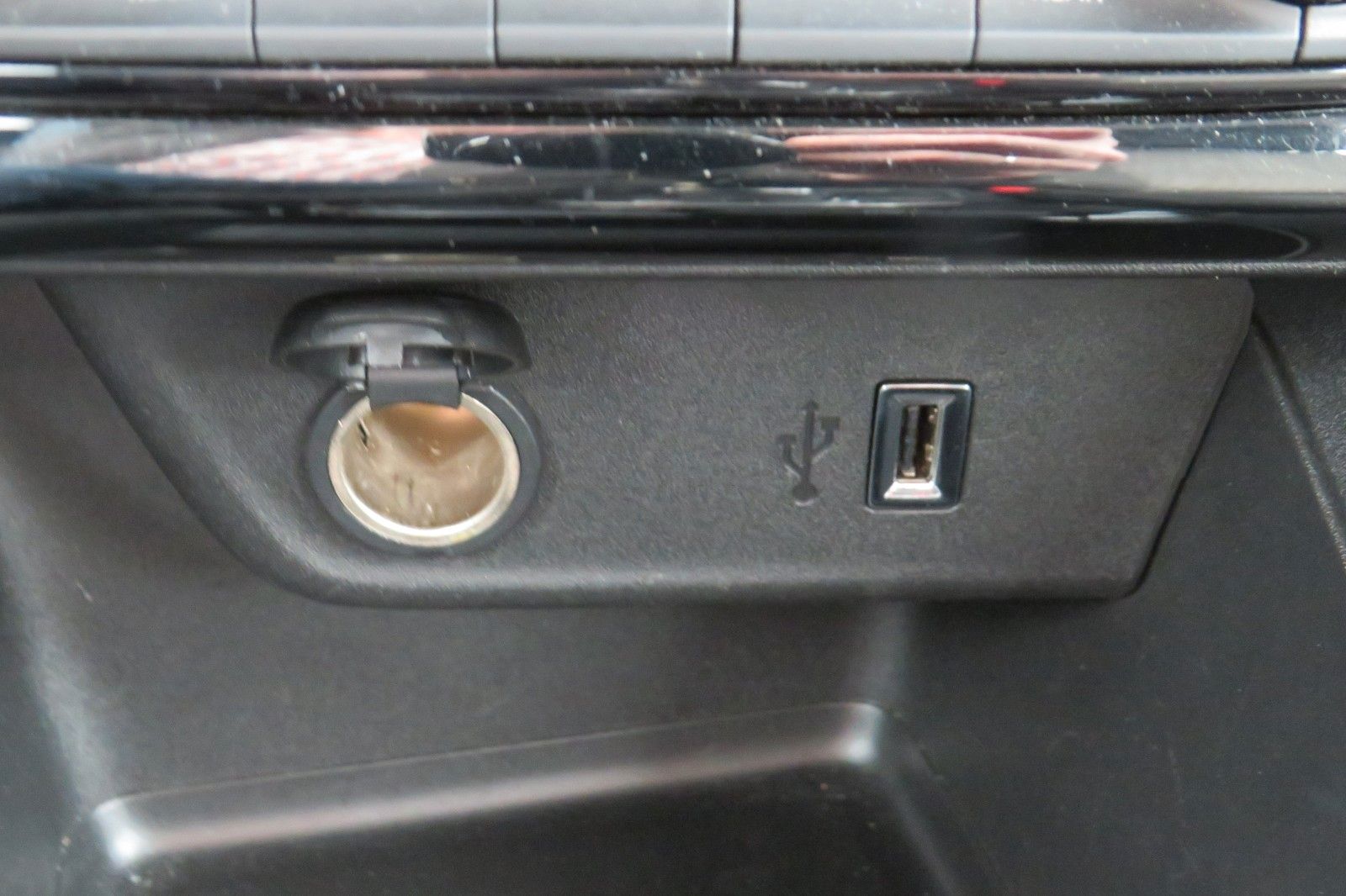 Fahrzeugabbildung Opel Corsa F Edition AUTOMATIK NAVI SITZH. PDC 1.HD