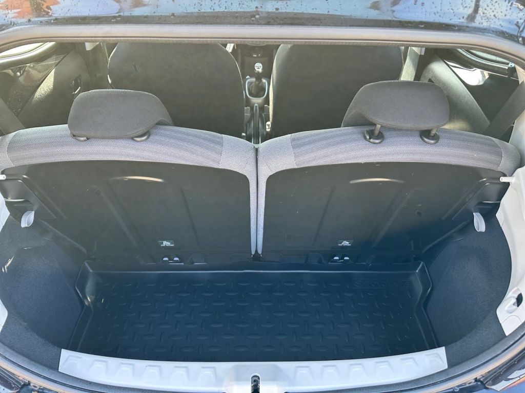 Fahrzeugabbildung Toyota Aygo x-play club