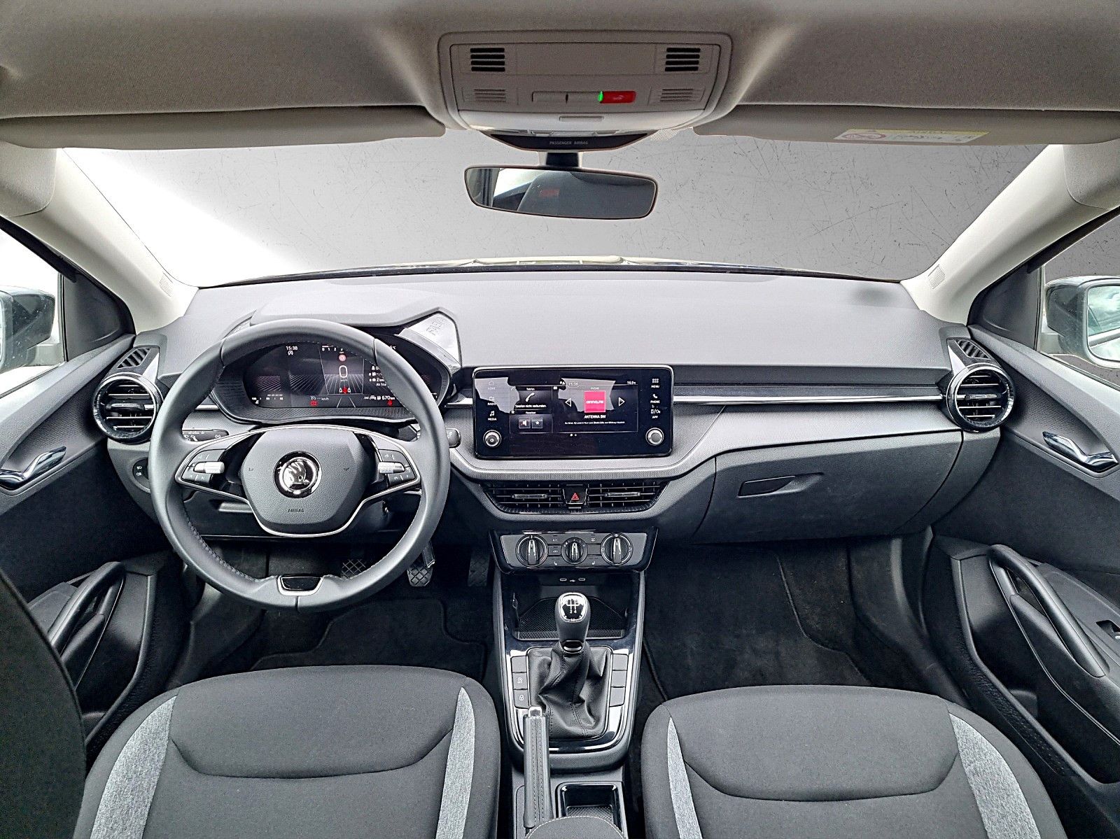 Fahrzeugabbildung SKODA Fabia Essence 1,0 TSI GRA PDC LED SHZ