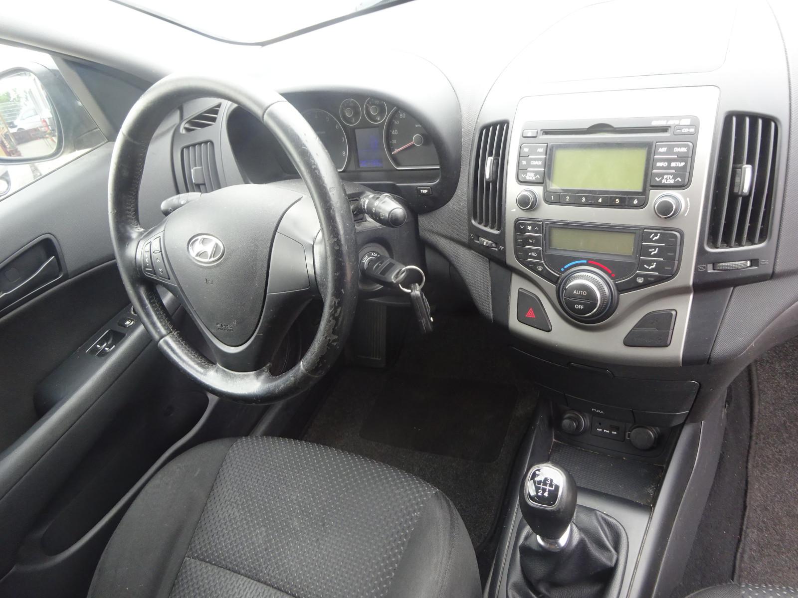 Hyundai i30 2010 — photo 12