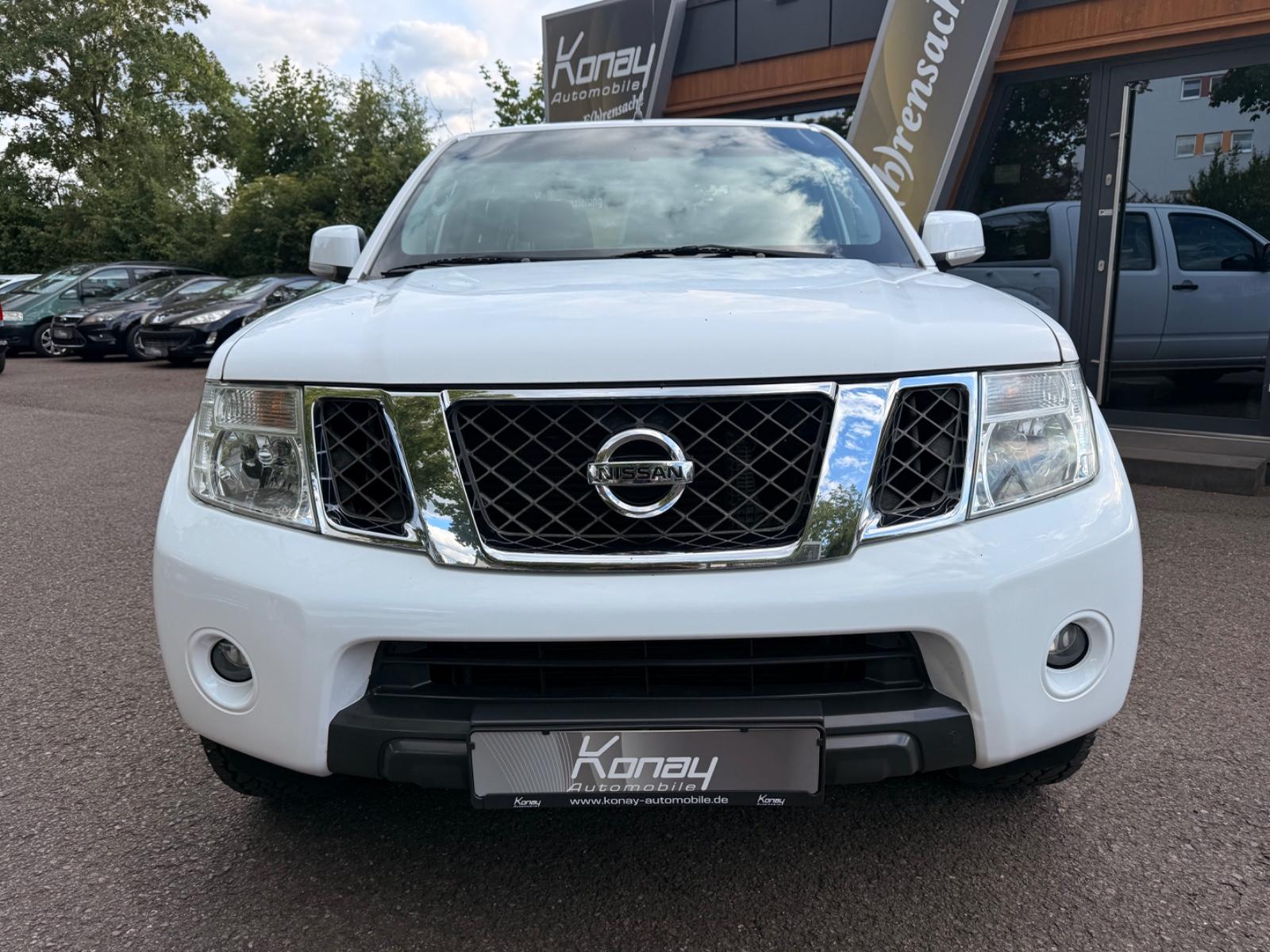 NISSAN NAVARA 2.5 dCi 190ch 4x4 - DOUBLE CAB - ATTELAGE - CLIM BIZONE - SIÈGES CHAUFFANTS