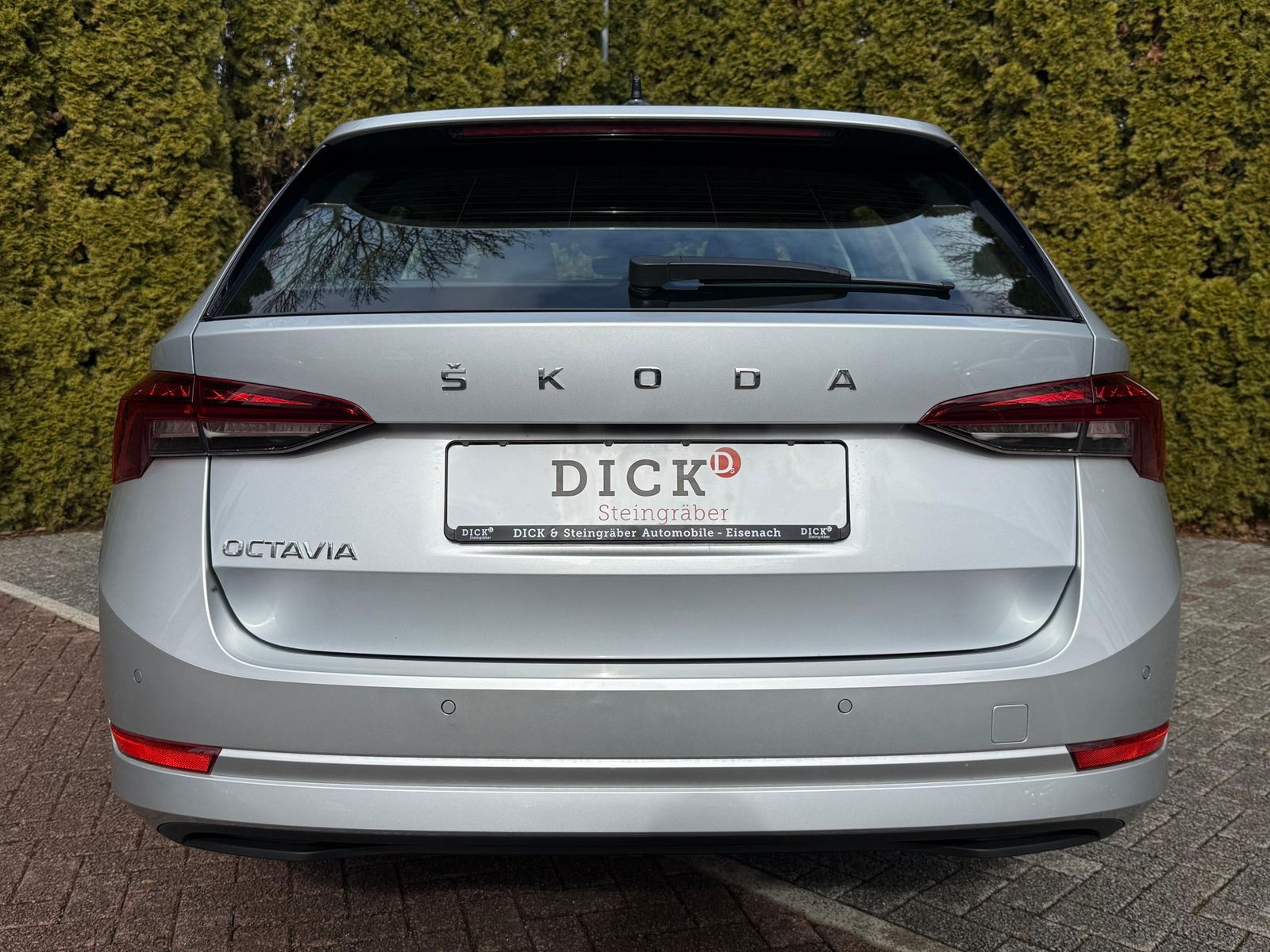 Fahrzeugabbildung SKODA Octavia 2.0 TDI Ambition LED+SHZ+AHK+CARPLAY+DAB