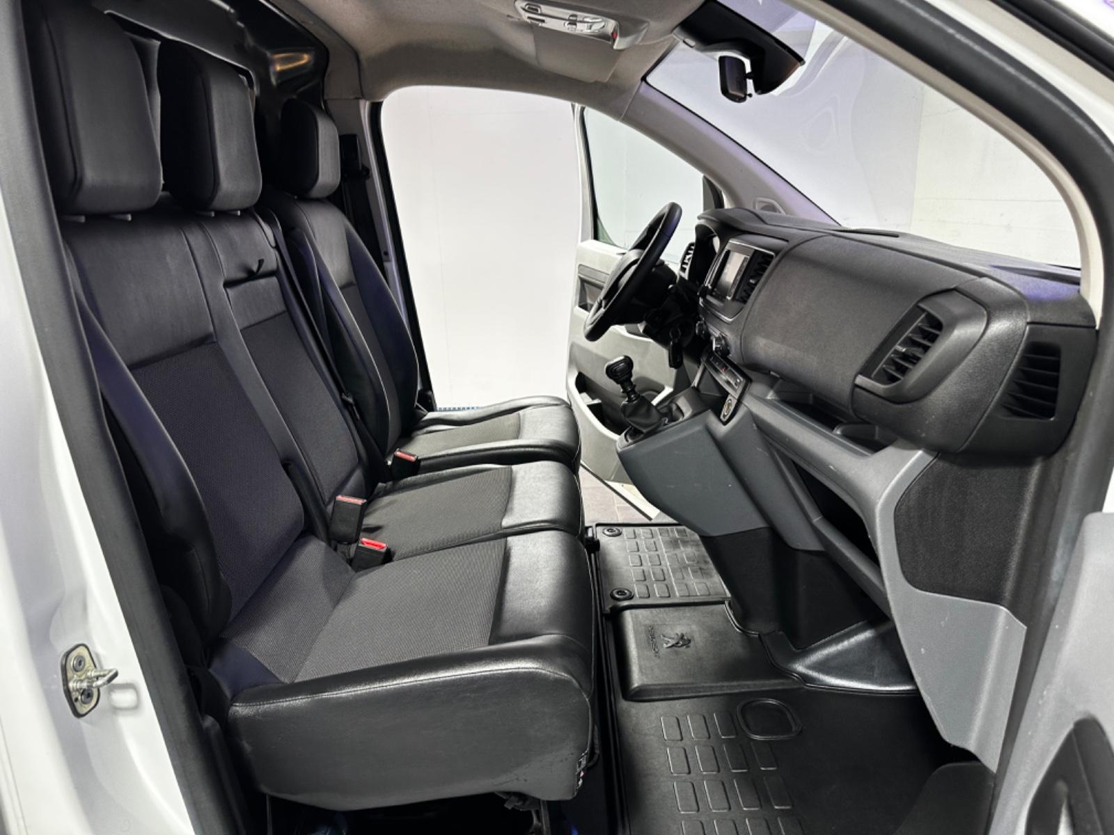 Peugeot Expert Kasten Premium L2 CAM 2xPDC SPUR APPLECAR