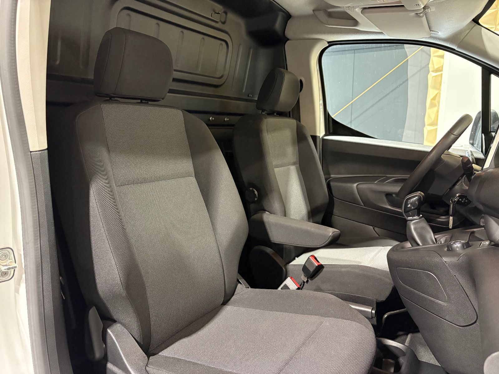 Fahrzeugabbildung Opel Combo E Cargo Edition/2-SITZ/APPLE/AHK/KLIMA