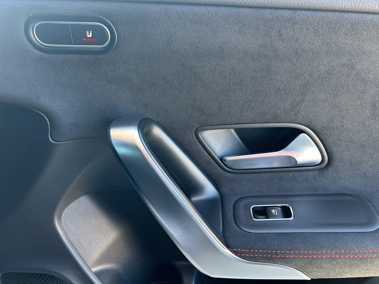 Fahrzeugabbildung Mercedes-Benz CLA 220 d Coupé AMG Pano DISTR KeyGo MULTIBEAM
