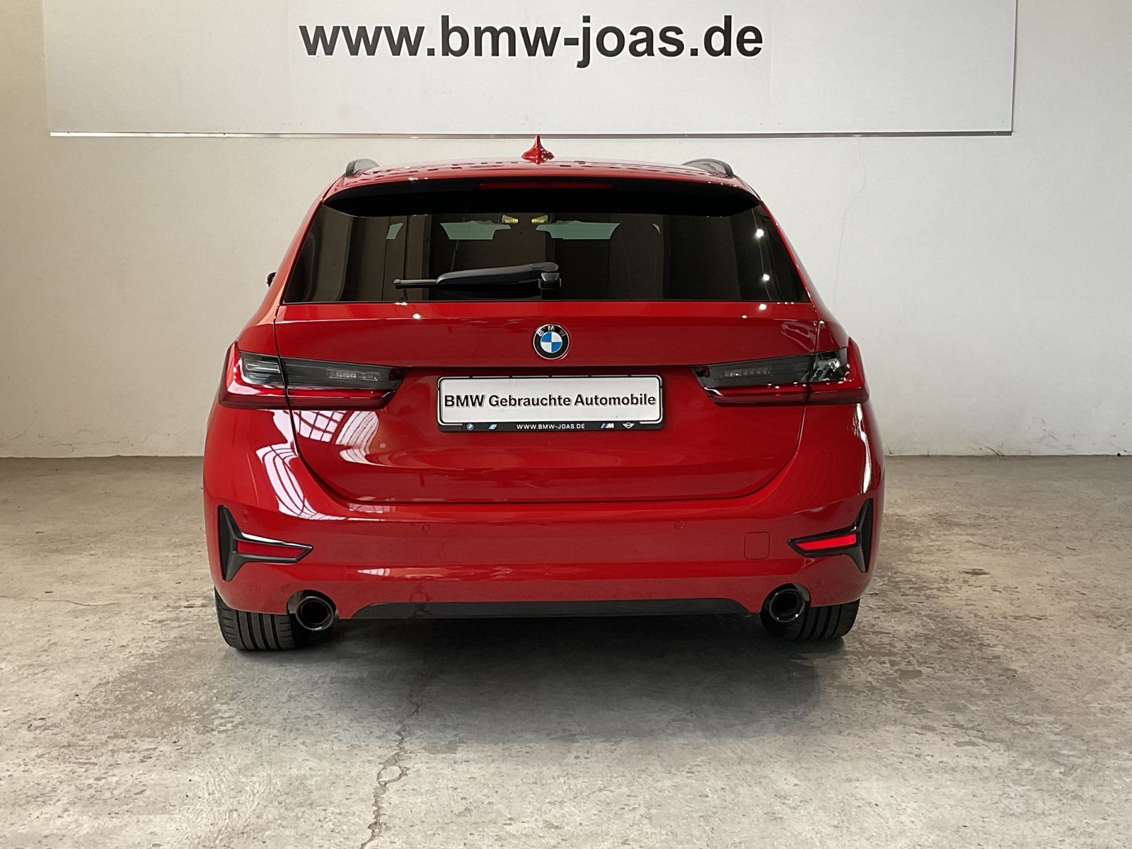 Fahrzeugabbildung BMW 320i Touring Sport Line M Lederlenkrad