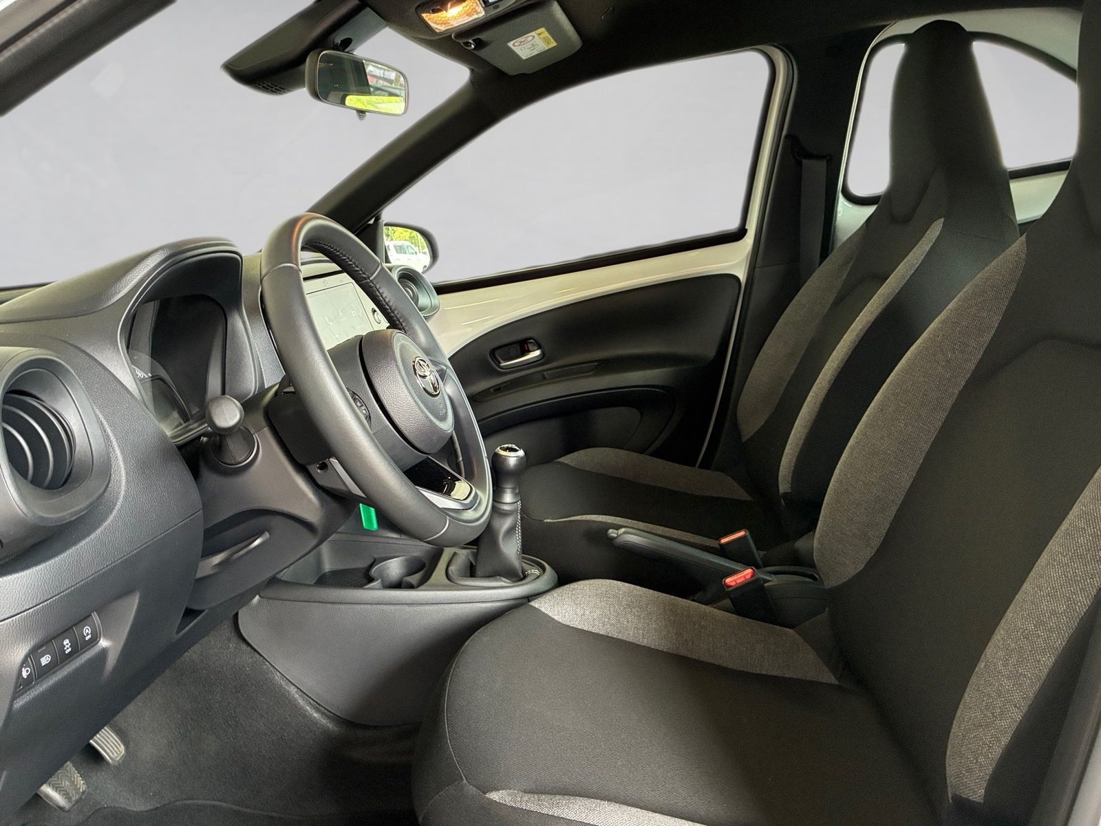Fahrzeugabbildung Toyota Aygo X 1.0 Business Edition SHZ,Kamera,ACC