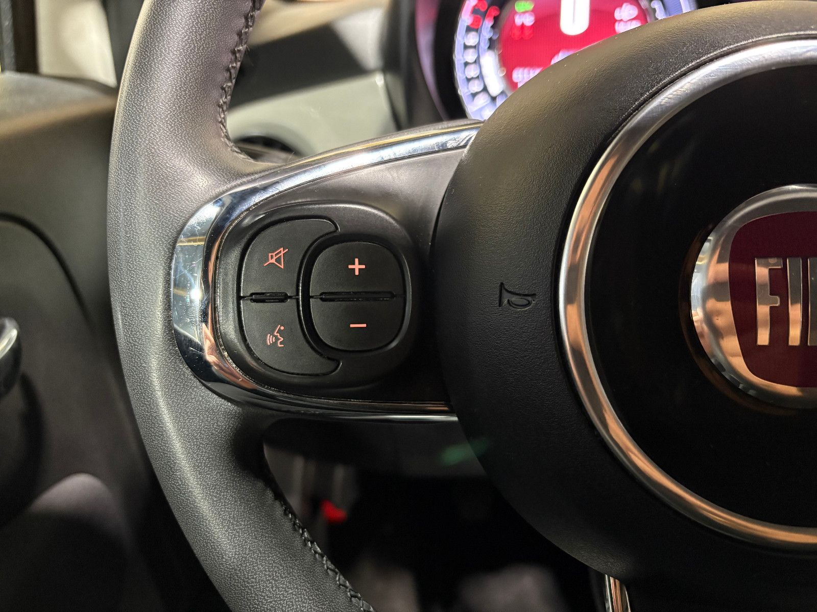 Fahrzeugabbildung Fiat 500 Dolcevita/PANO/PDC/KLIMA/DAB/TEMPOMAT/BLUETO