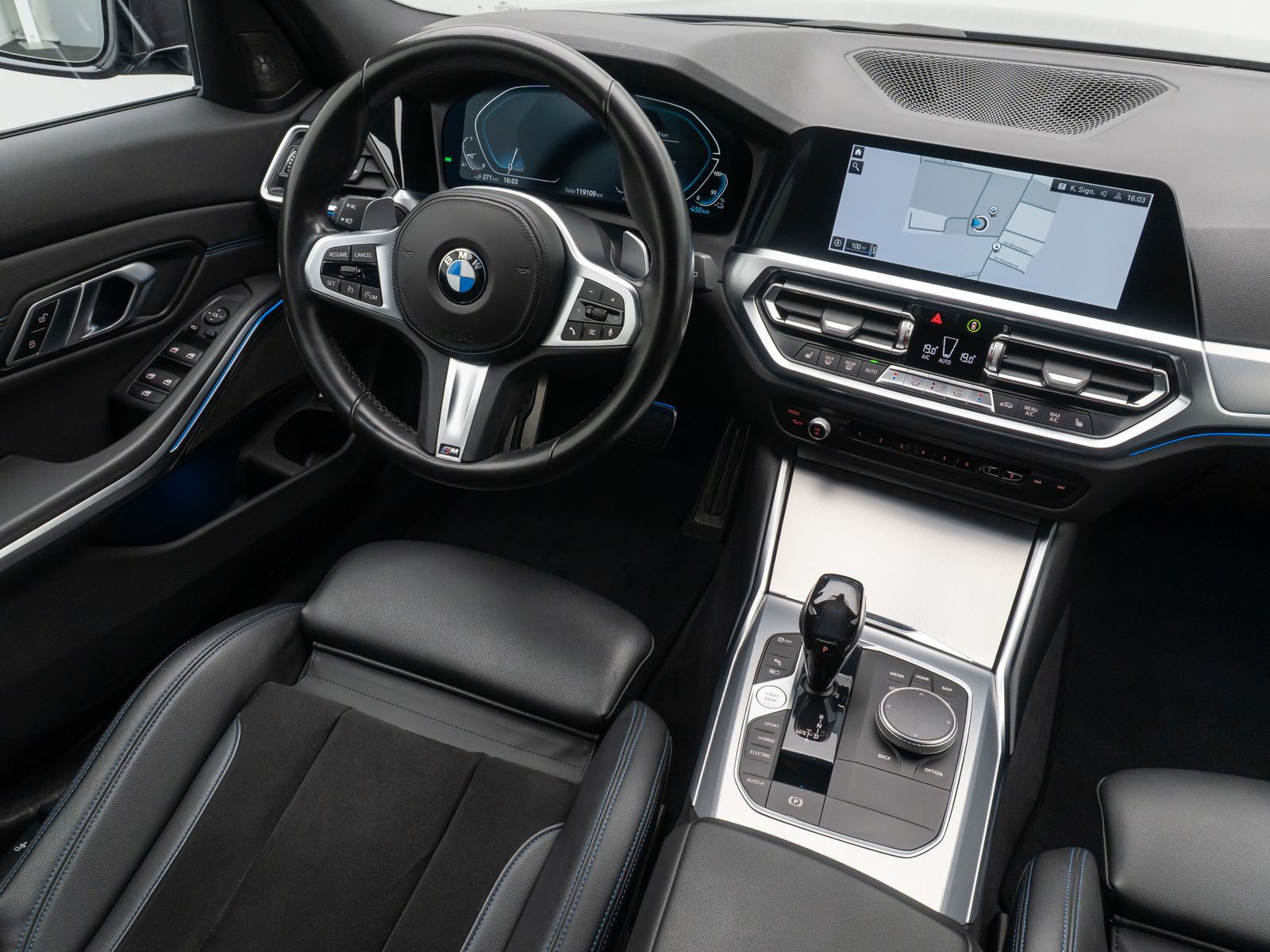 Fahrzeugabbildung BMW 330e M Sport Laser DAB Alarm HUD H/K Komfort 18"