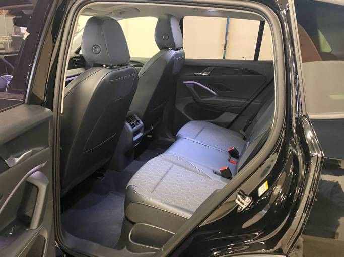 Fahrzeugabbildung Volkswagen Tiguan 1.5 eTSI OPF DSG+AHK + NAVI+PARKASSISTENT