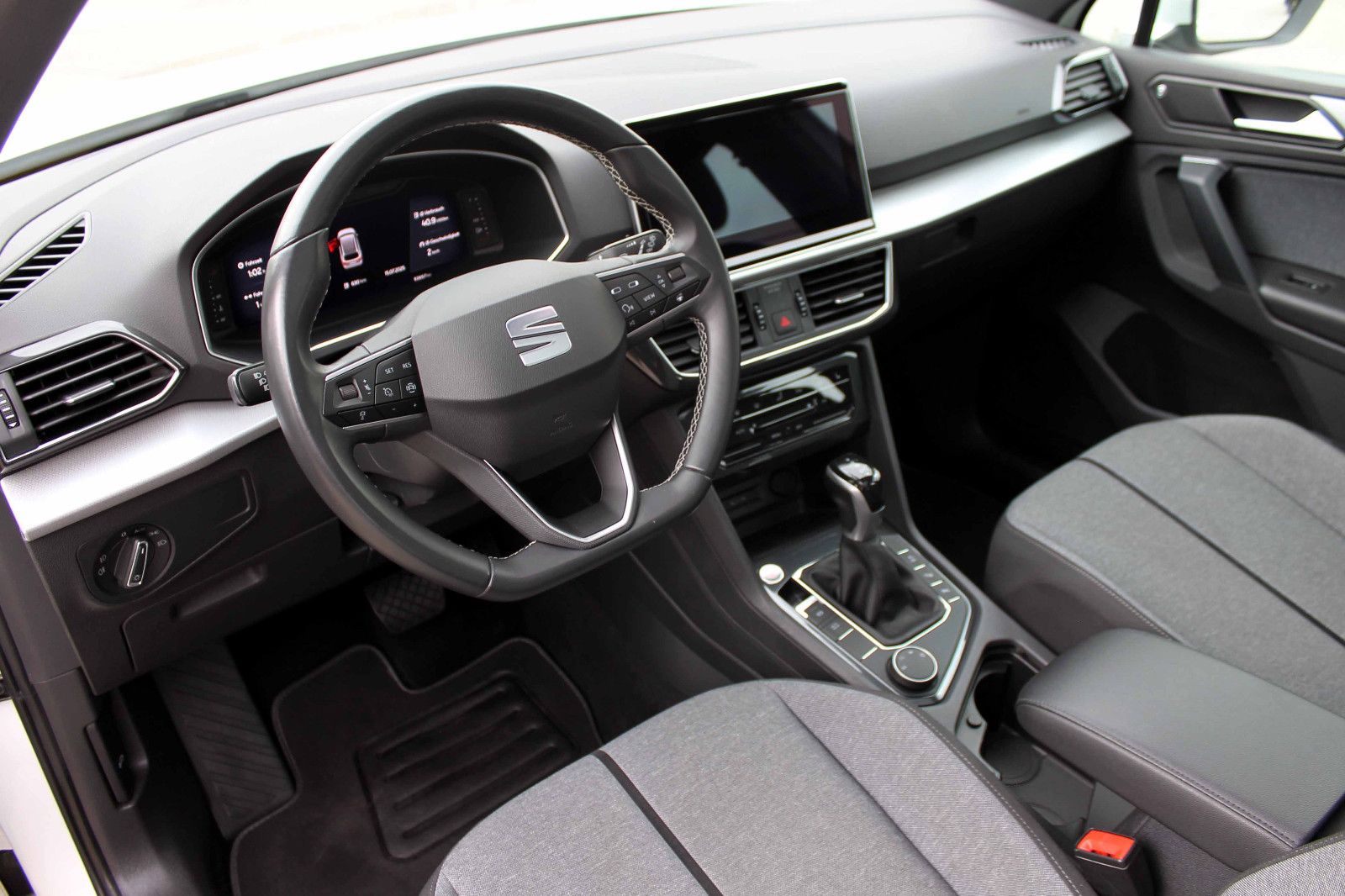 Fahrzeugabbildung SEAT Tarraco Style 2.0TDI DSG LED AHK ACC KAM PANO BT