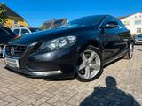 Volvo V40 Momentum/Automatik/R-Kamera/HU&AU NEU - Volvo V40 mit Diesel-Antrieb