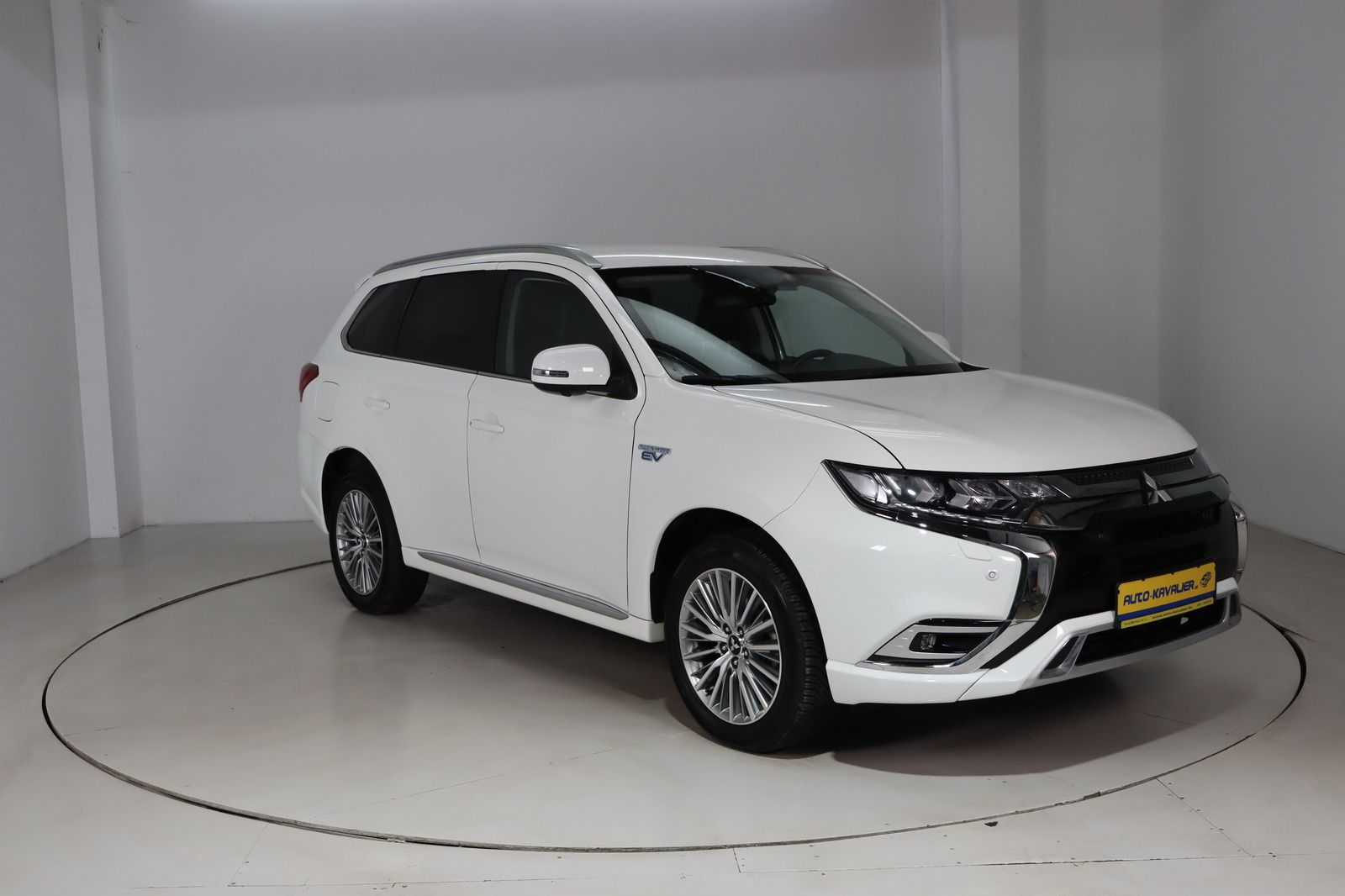 Fahrzeugabbildung Mitsubishi Outlander PHEV 2.4 Plus 4WD