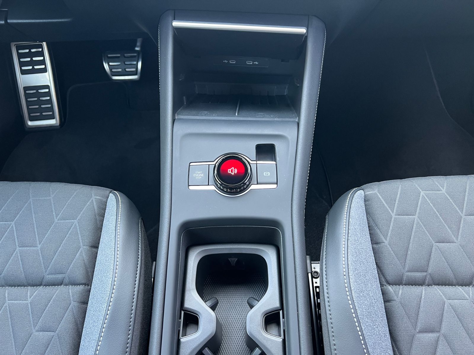 Fahrzeugabbildung Volkswagen Tiguan GOAL 1.5 eTSI DSG *Garantie, AHK, ACC, LE