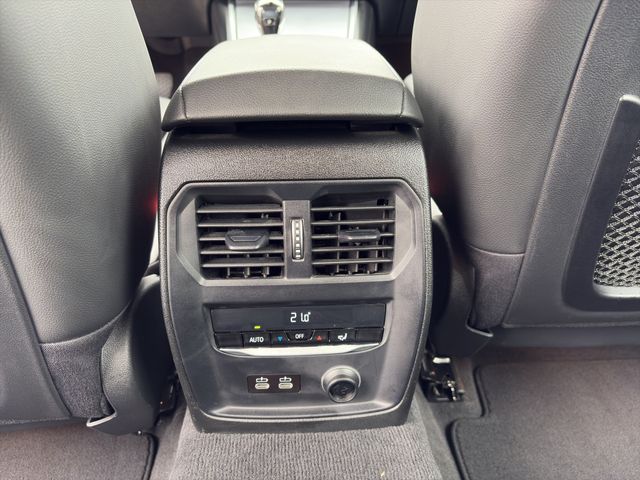 Fahrzeugabbildung BMW 330d Touring Sport Line+LED+Driving Ass+AHK+Navi