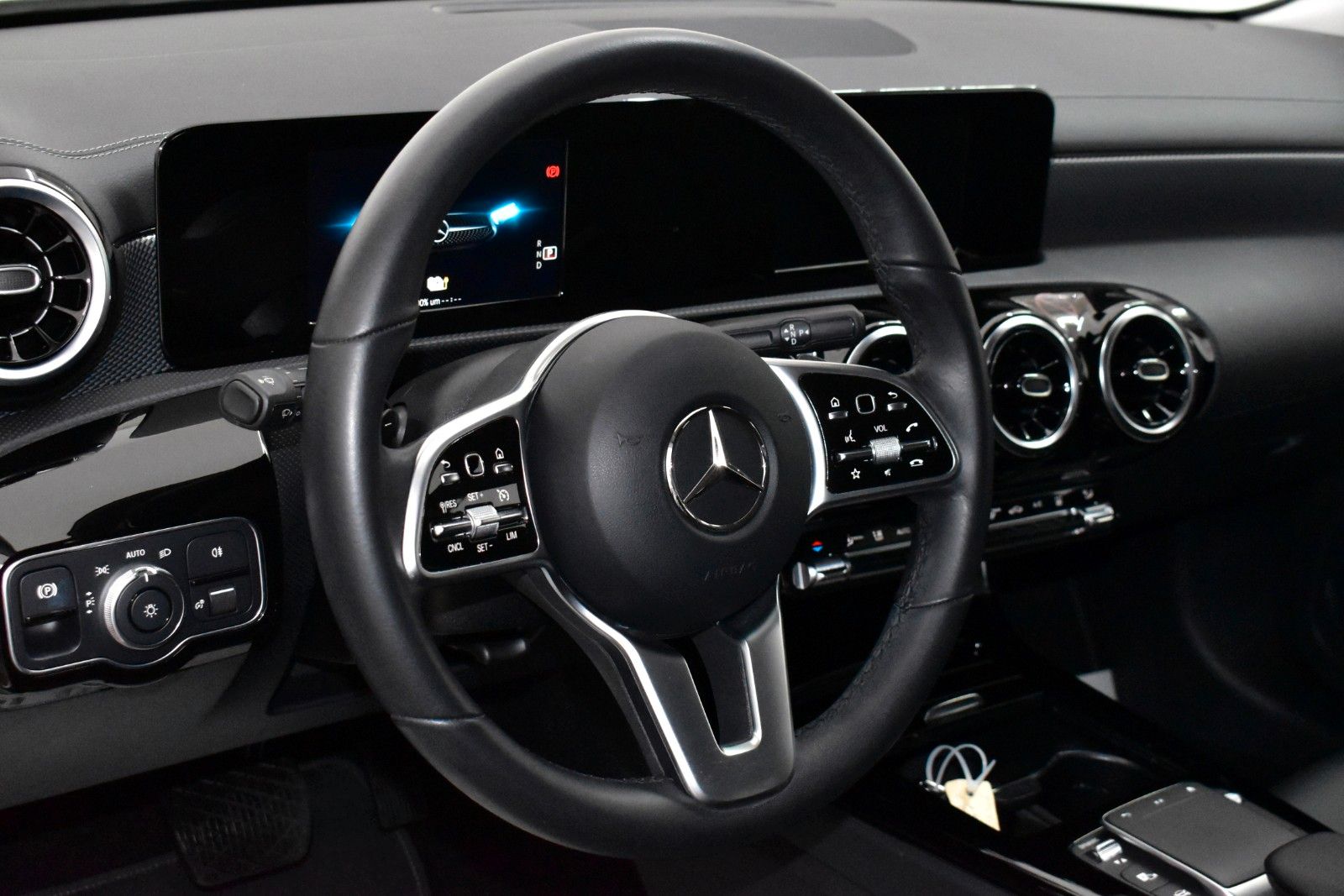 Fahrzeugabbildung Mercedes-Benz CLA 250 e SB,Leder,Navi,Park-Paket,LED,DAB
