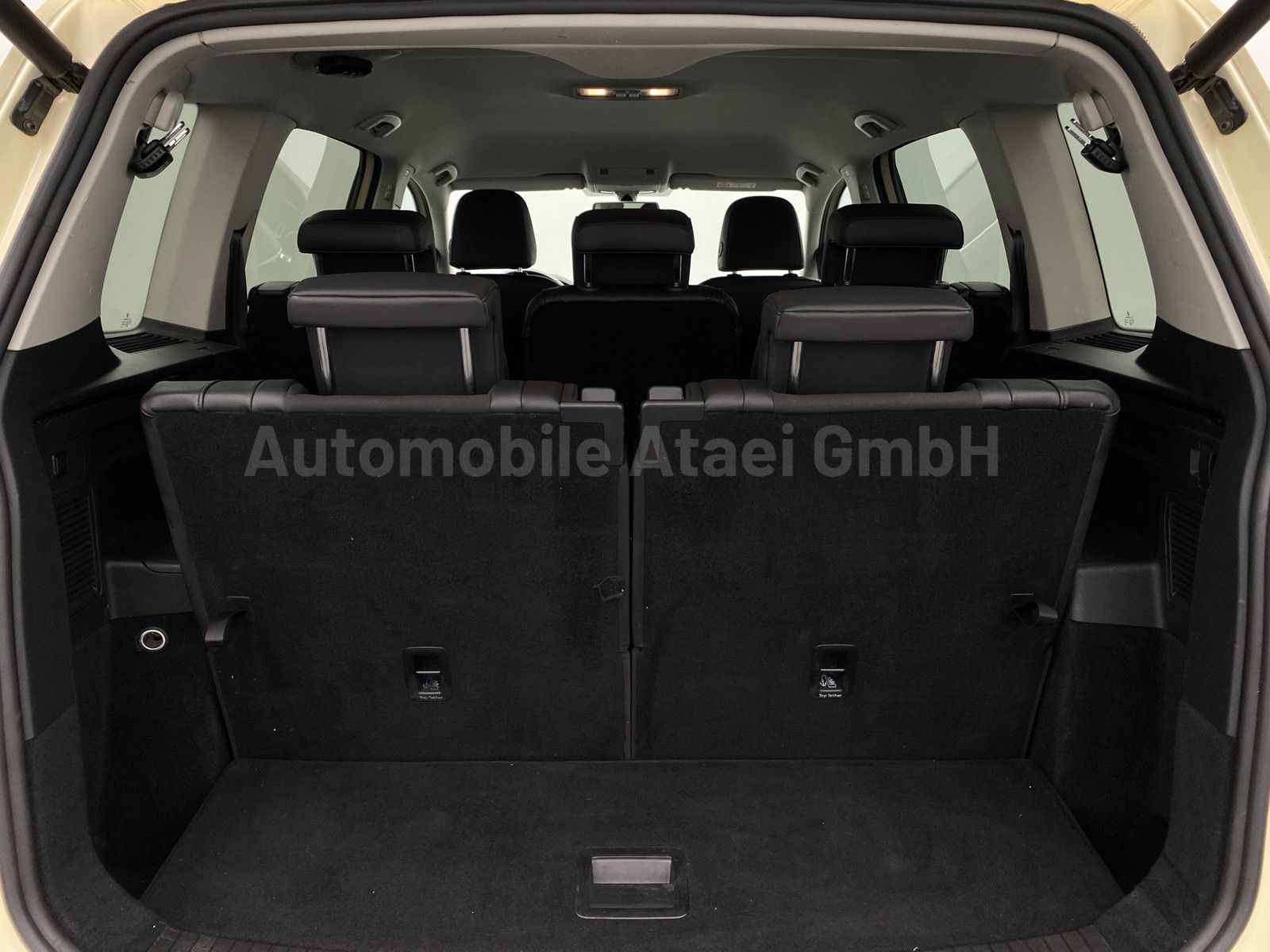Fahrzeugabbildung Volkswagen Touran DSG *Taxi* 7-SITZE+NAVI+LEDER 8658