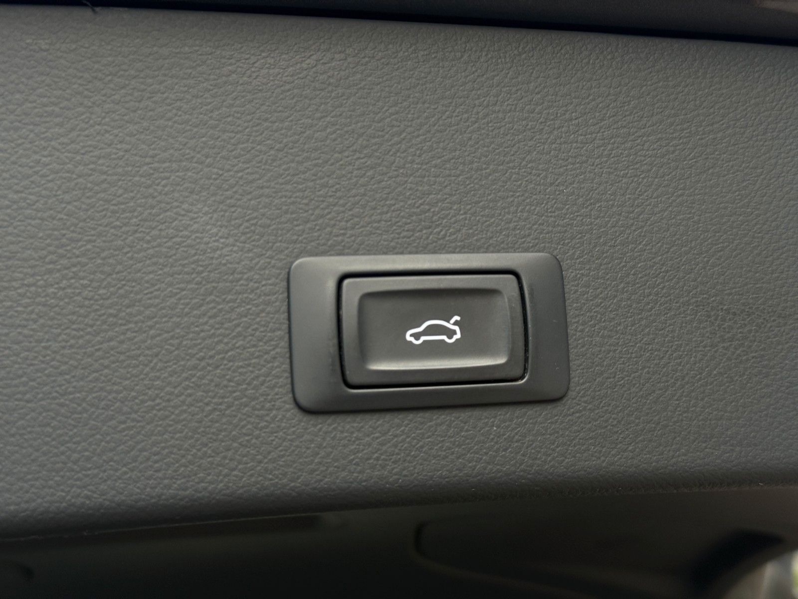 Fahrzeugabbildung Audi A6 Avant 2.0 TDI *S-line*Schalter*AHK*Tempomat*