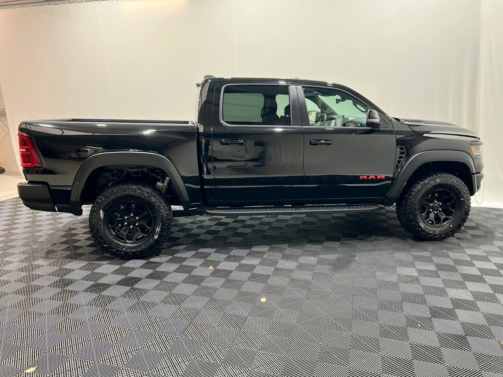 Fahrzeugabbildung Dodge RAM 1500 RHO H/O RED Ed.