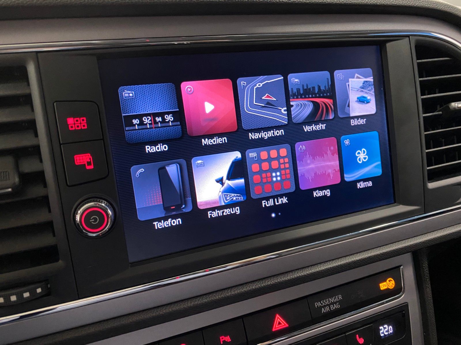 Fahrzeugabbildung SEAT Leon 1.4 TSI Xcellence+NAVI+voll LED+LaneAssist+