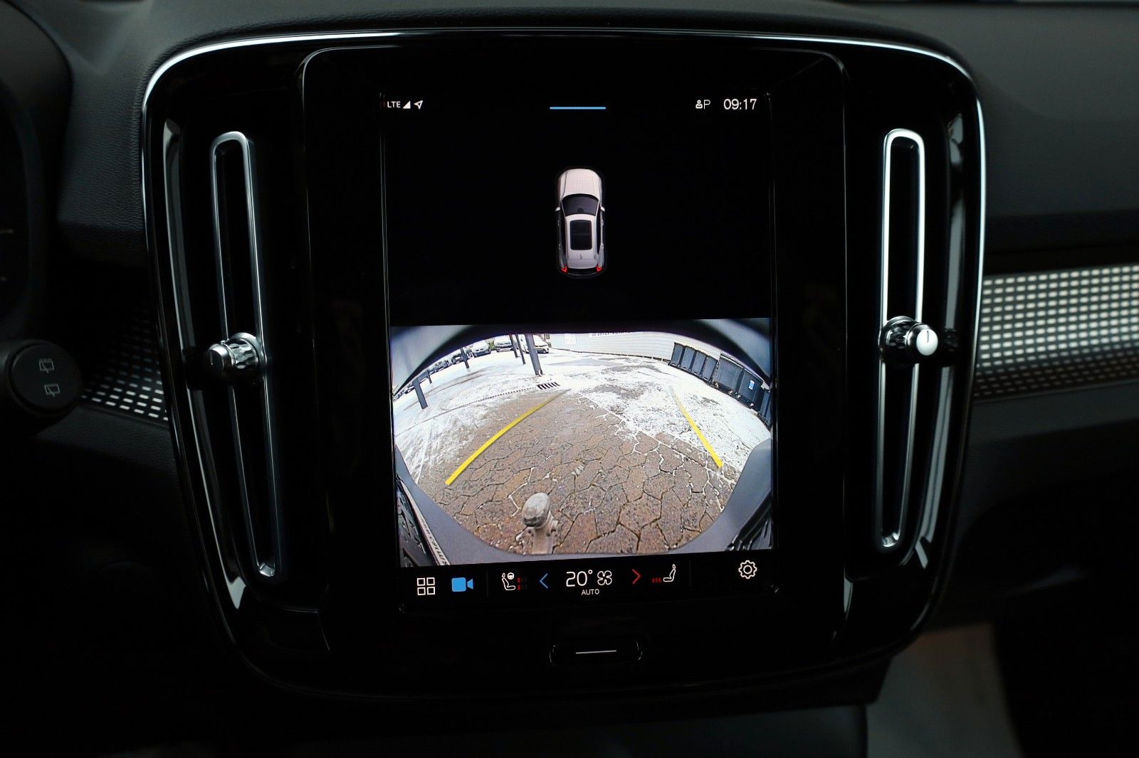 Fahrzeugabbildung Volvo XC40 Pro Twin P8 AWD,T.Leder,Navi,Panorama,AHK