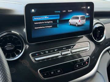 Mercedes V 220 - 11