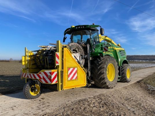 John Deere 8700i