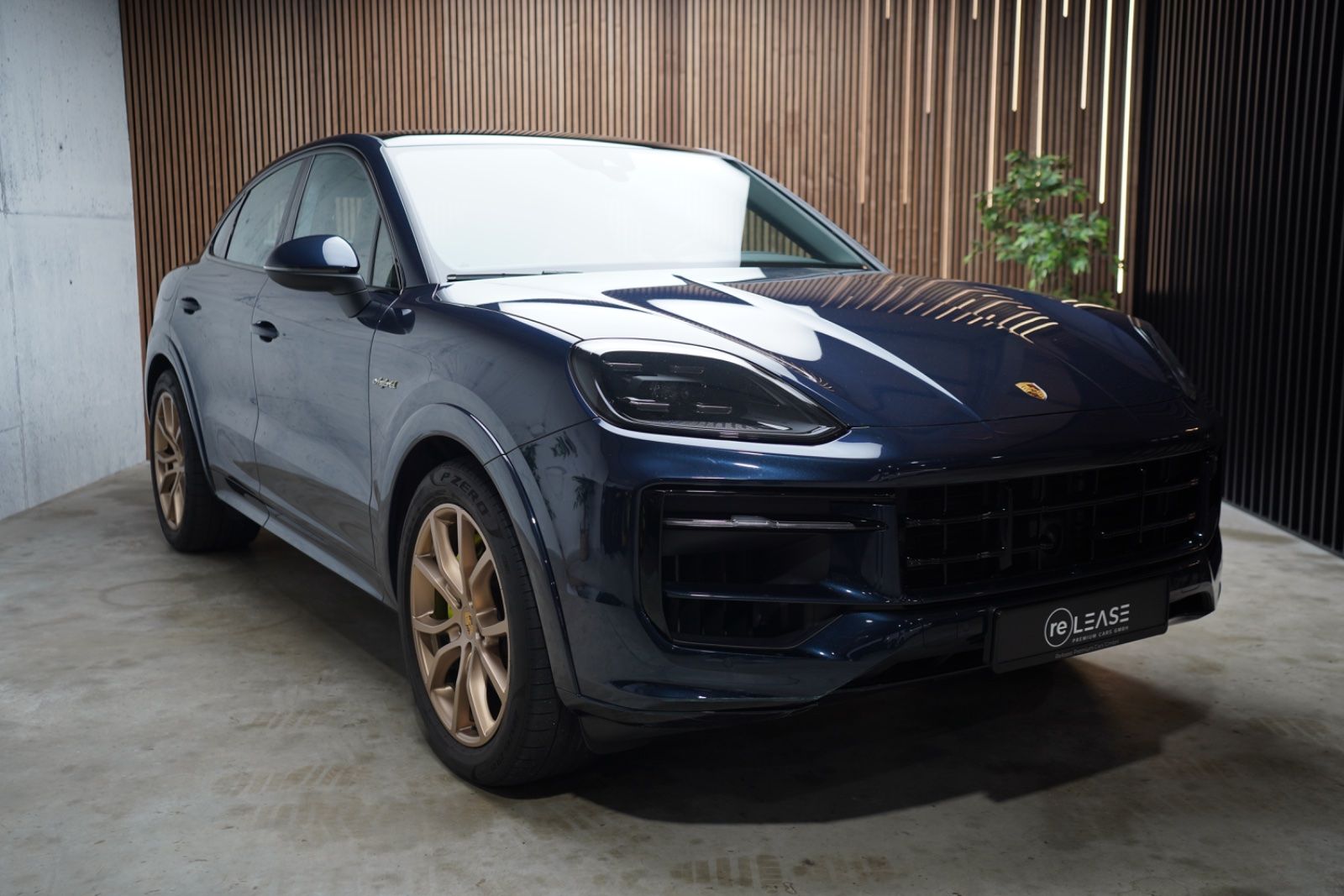 Porsche Cayenne Coupe E-Hybrid | Design | Chrono | Inno