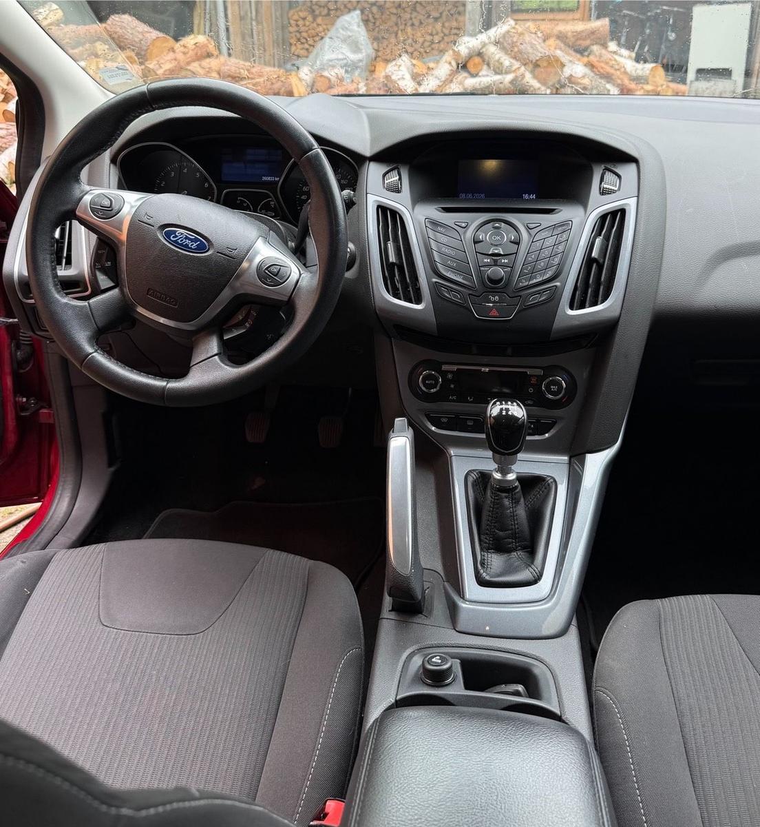 Ford Focus 2011 — photo 10